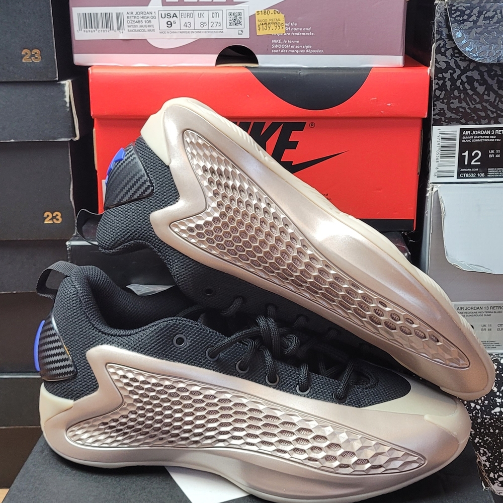 adidas Men's Black and Gold Sneakers